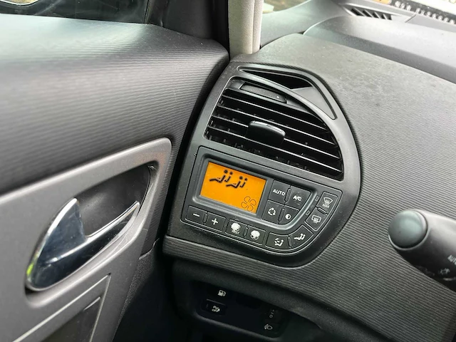 Citroën c4 grand picasso 1.6hdi 7plaatsen airco - afbeelding 19 van  21
