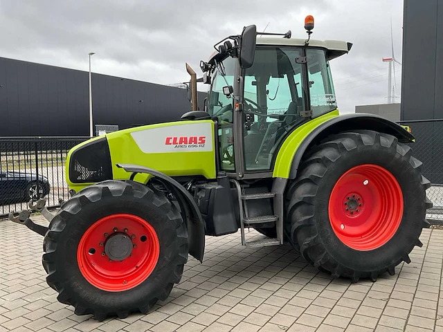 Claas - 2006 - ares 696 rz - vierwielaangedreven landbouwtractor - afbeelding 17 van  47