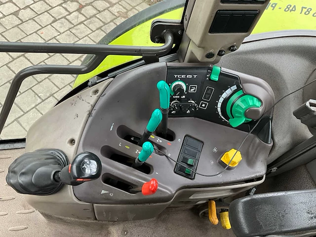 Claas - 2006 - ares 696 rz - vierwielaangedreven landbouwtractor - afbeelding 32 van  47