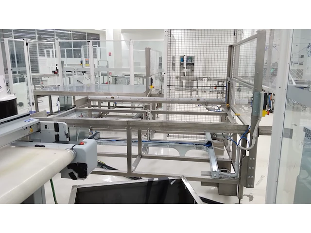 Cleanroom pvb cutting cel - afbeelding 14 van  15