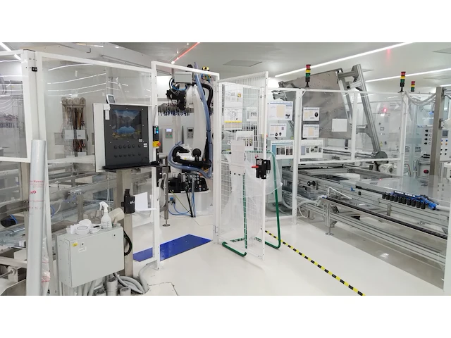 Cleanroom pvb cutting cel - afbeelding 19 van  29