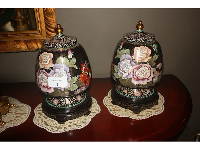 Clossonne set met deksel op voet afm. h 36 cm - afbeelding 1 van  3