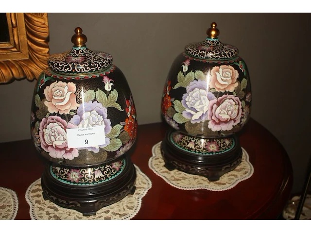 Clossonne set met deksel op voet afm. h 36 cm - afbeelding 3 van  3