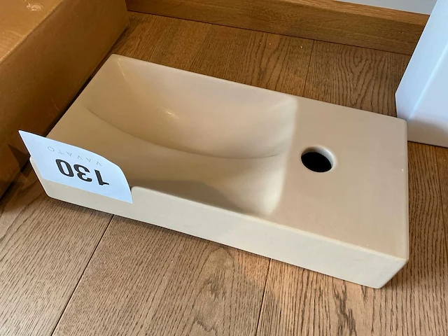 Clou veel porseleinen handenwasser - afbeelding 1 van  4