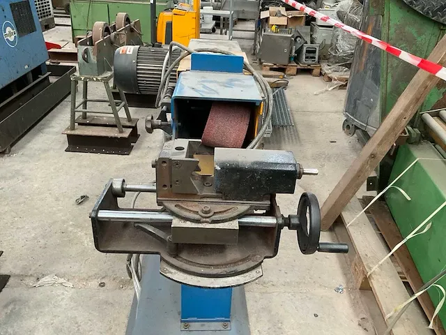 Cml em100 stationaire bandschuurmachine voor buizen - afbeelding 3 van  8
