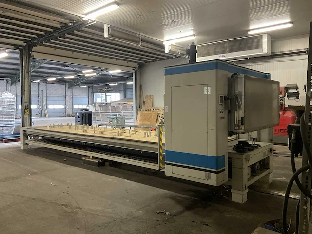 Cnc gestuurde spijkermachine voor pallets - afbeelding 5 van  10