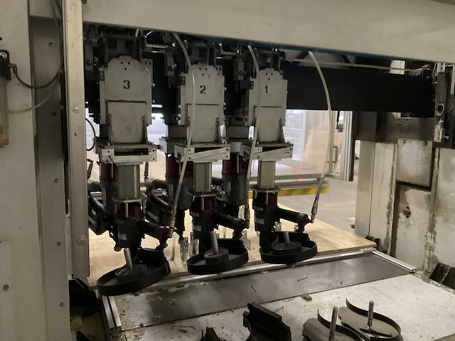 Cnc gestuurde spijkermachine voor pallets - afbeelding 6 van  10