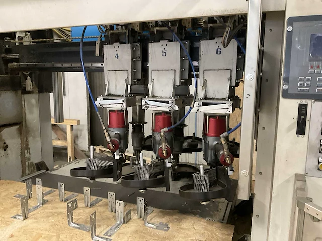 Cnc gestuurde spijkermachine voor pallets - afbeelding 7 van  10