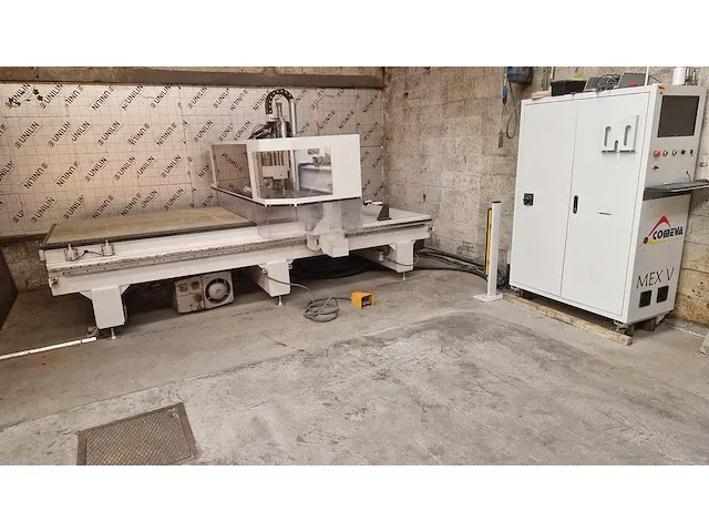 Cnc vlakbed freesmachine - afbeelding 1 van  8