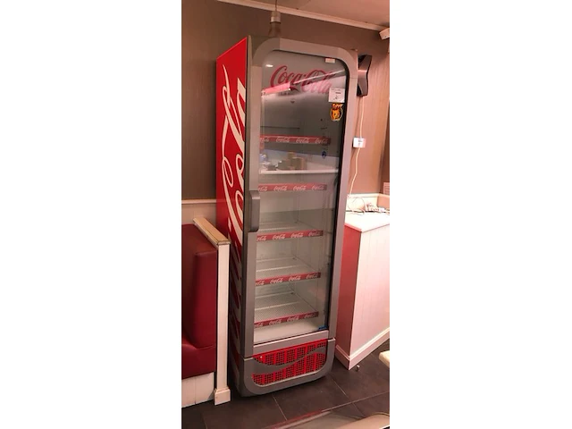 Coca cola verticale vitrinekoelkast - afbeelding 1 van  6