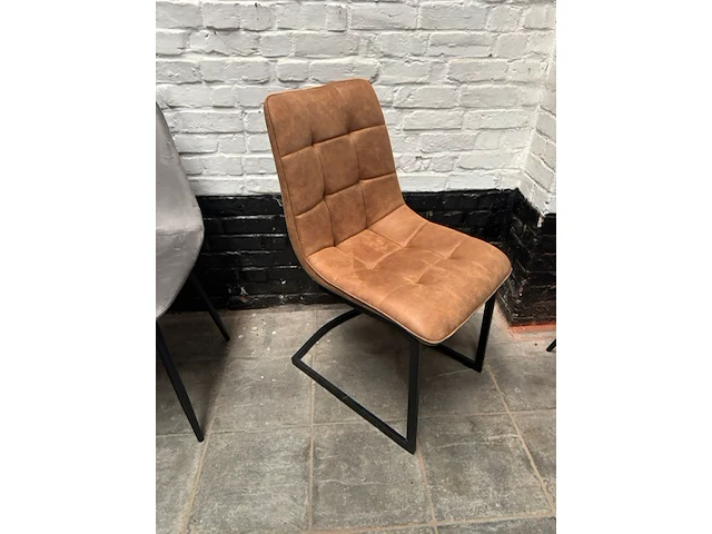 Cognac microfiber stoel met slede poot - afbeelding 1 van  1