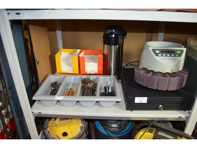 Coin sorter euro 0128582, kassa geldlade, thermosfles, pcv bak met bestek, pvc mora serviette en vorken dispenser - afbeelding 1 van  9