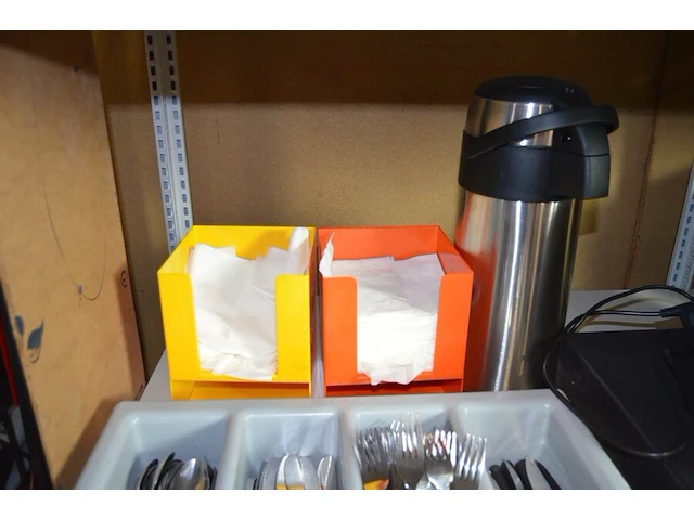 Coin sorter euro 0128582, kassa geldlade, thermosfles, pcv bak met bestek, pvc mora serviette en vorken dispenser - afbeelding 8 van  9