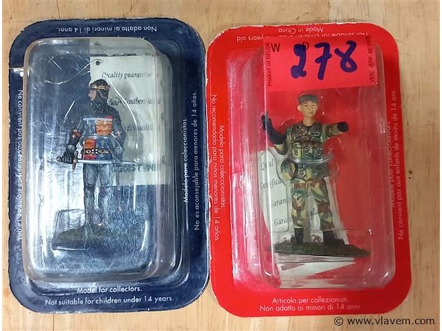 Collectie figuren - afbeelding 1 van  1