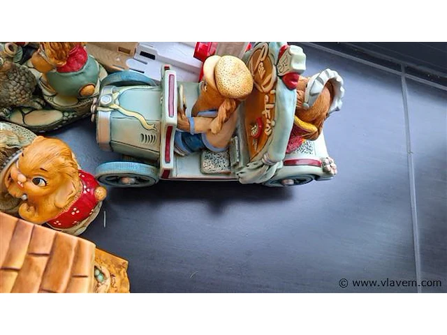 Collectie pendelfin beeldjes 16 stuks - afbeelding 5 van  8