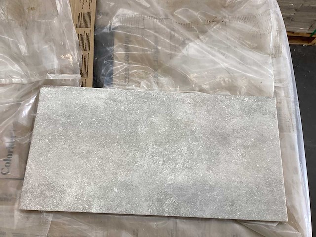 Colorker new beton light grey mat wandtegel 30,5x60,5 cm 35,43 m² - afbeelding 1 van  7