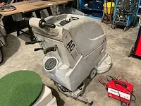 Comac ecolab zelfrijdende veegmachine - afbeelding 2 van  8