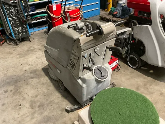 Comac ecolab zelfrijdende veegmachine - afbeelding 5 van  8