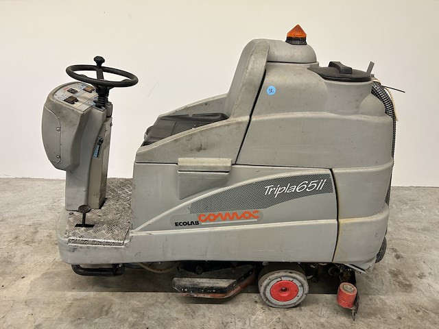 Comax tripla 6511 veeg -en schrobmachine - bj 2009 - afbeelding 1 van  5