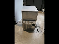 Combisteel ijsblokjesmachine fr25lsi - afbeelding 8 van  9