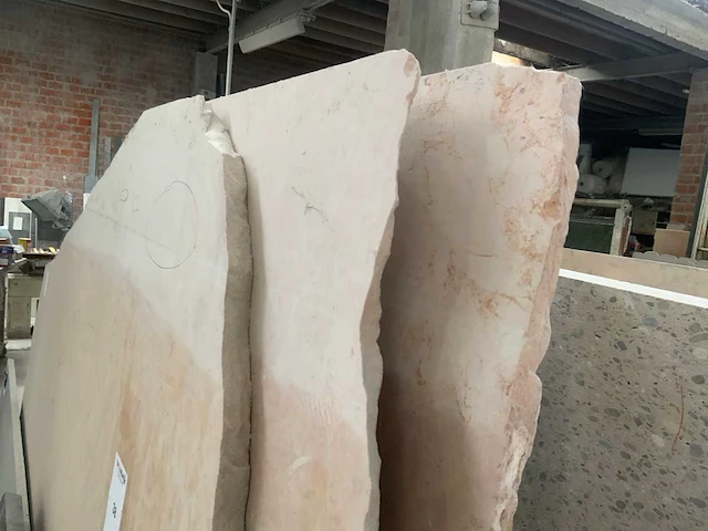 Comblanchien voorraad natuursteen (5x) - afbeelding 2 van  3