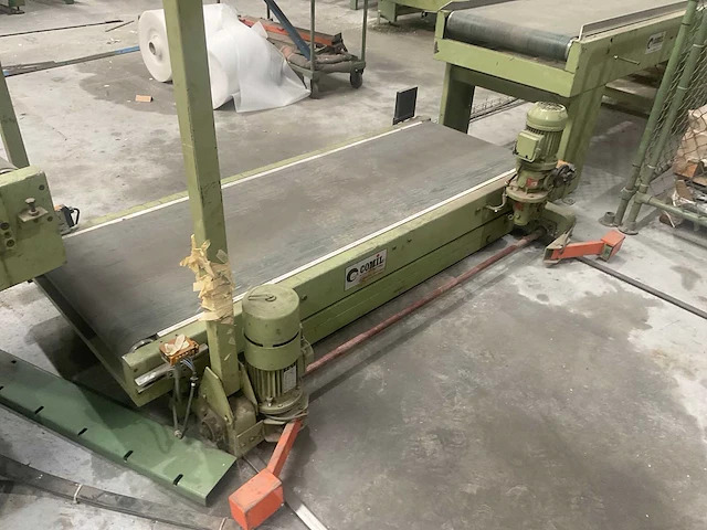 Comil hoogte-en zijdelingsverstelbare transportband- houtbewerking - houtbewerkingsmachines - afbeelding 2 van  4