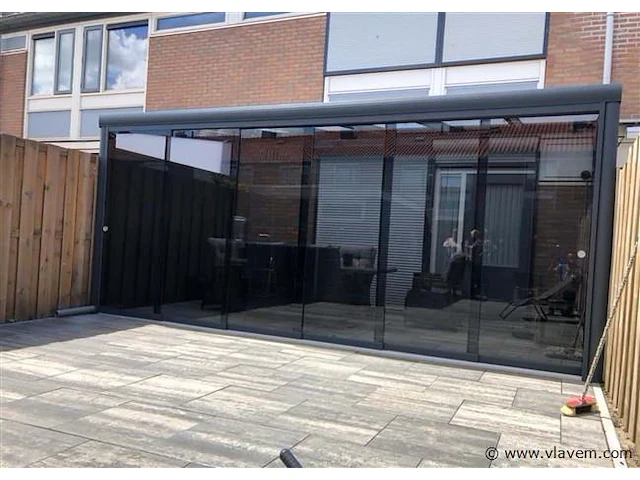 Compleet glazen schuifdeursysteem 3 deurs, veiligheidsglas 10 mm, 2400 mm breed, 3 stuks deuren 820 mm 2300 mm hoog, mat zwart ral 9005 - afbeelding 13 van  14
