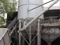 Complete betoncentrale bestaande uit silo's, betonmixer, aanvoerbanden enz - afbeelding 1 van  6