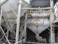 Complete betoncentrale bestaande uit silo's, betonmixer, aanvoerbanden enz - afbeelding 2 van  6