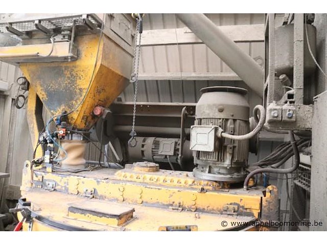 Complete betoncentrale bestaande uit silo's, betonmixer, aanvoerbanden enz - afbeelding 6 van  6