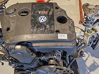 Complete motor volkswagen 1.9 tdi, (subframe, draagarm, fuse, veringen, cardans, manuele versnellingsbak, 160.000 km op de motor) referentienummer motor: 038103373r) - afbeelding 1 van  4