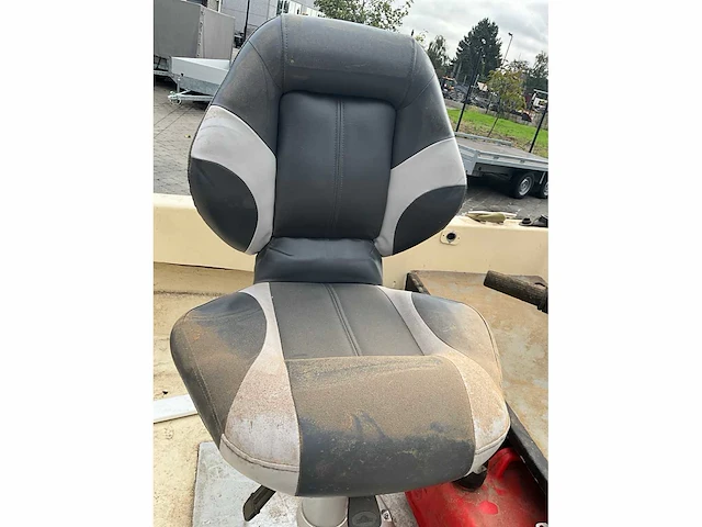 Complete vissersboot met honda buitenboordmotor + trailer (vaarklaar) - afbeelding 13 van  28