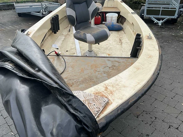 Complete vissersboot met honda buitenboordmotor + trailer (vaarklaar) - afbeelding 18 van  28