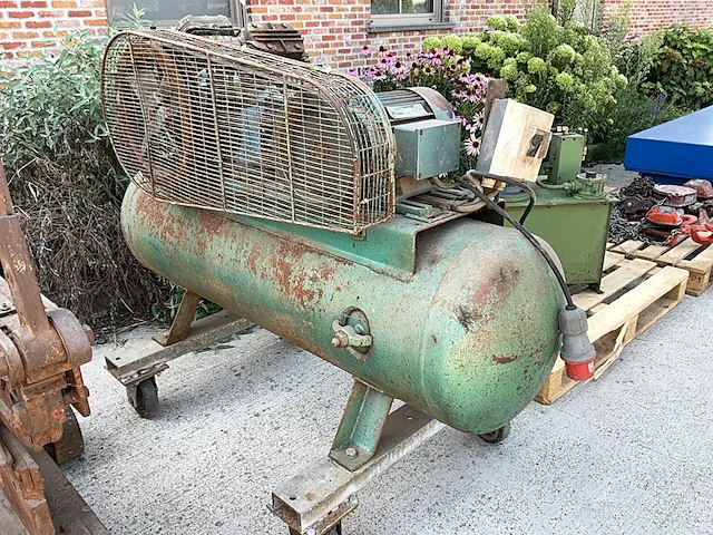 Compressor - draadsnijder - plaatschaar - buizenplooier - ijzerknipper - afbeelding 2 van  19