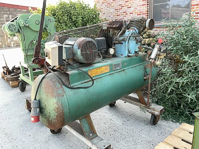 Compressor - draadsnijder - plaatschaar - buizenplooier - ijzerknipper - afbeelding 3 van  19