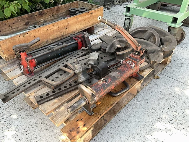 Compressor - draadsnijder - plaatschaar - buizenplooier - ijzerknipper - afbeelding 11 van  19