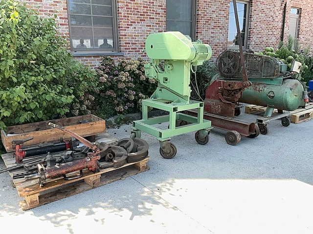 Compressor - draadsnijder - plaatschaar - buizenplooier - ijzerknipper - afbeelding 1 van  19