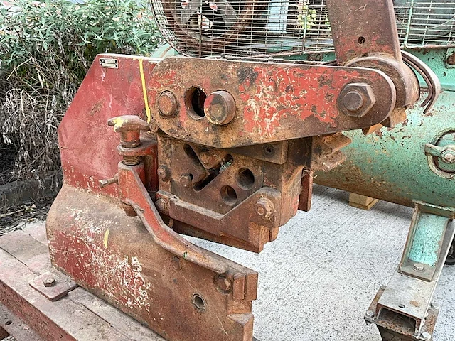 Compressor - draadsnijder - plaatschaar - buizenplooier - ijzerknipper - afbeelding 18 van  19
