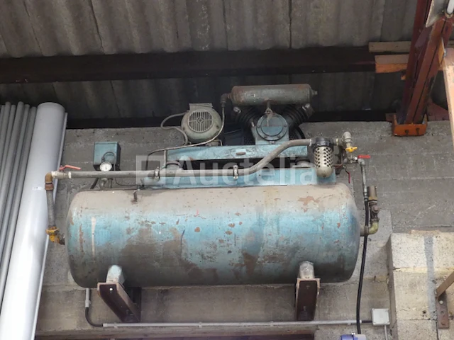 Compressor 300 liter (vintage) merk en model onleesbaar - afbeelding 2 van  3