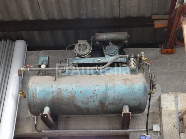Compressor 300 liter (vintage) merk en model onleesbaar - afbeelding 3 van  3
