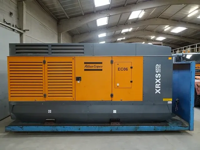 Compressor atlas copco op slee - afbeelding 1 van  13