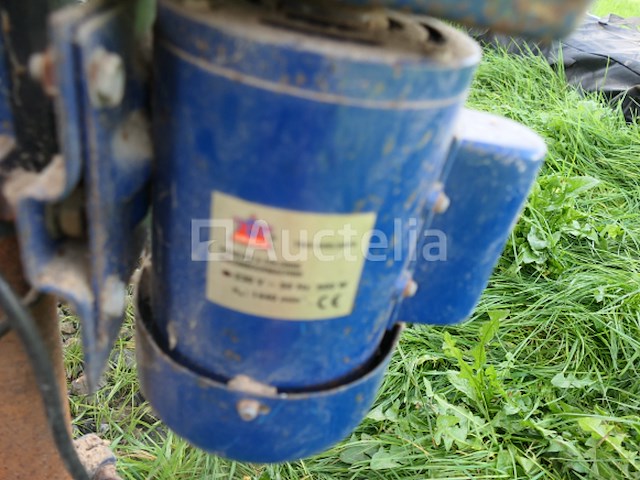 Compressor, kolomboormachine, spijkermachine - afbeelding 10 van  13