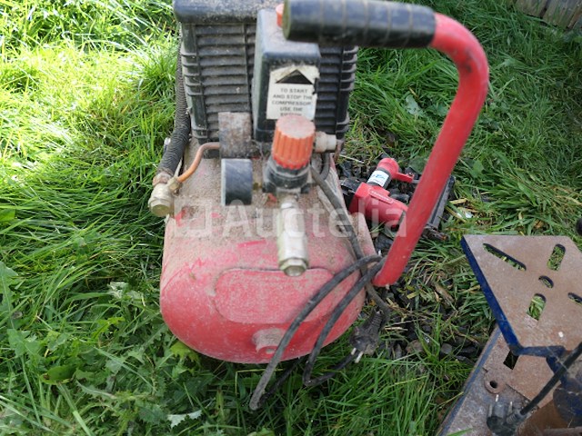 Compressor, kolomboormachine, spijkermachine - afbeelding 12 van  13