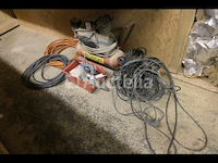 Compressor met diverse accessoires - afbeelding 2 van  5