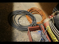 Compressor met diverse accessoires - afbeelding 4 van  5