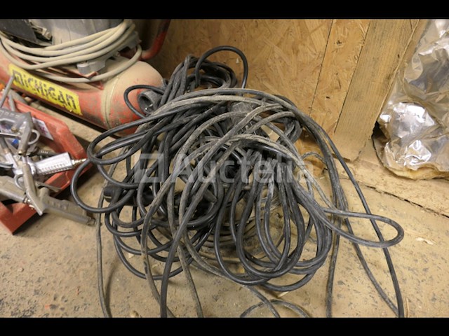 Compressor met diverse accessoires - afbeelding 5 van  5