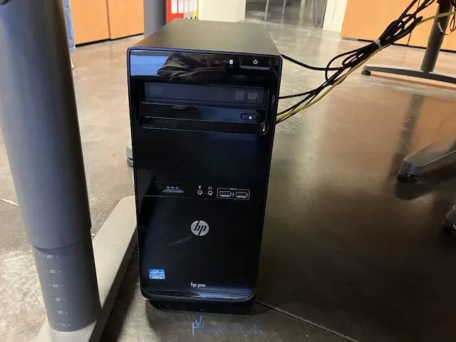 Computer hp compleet met 2 schermen, 2 toetsenborden en muis - afbeelding 1 van  5
