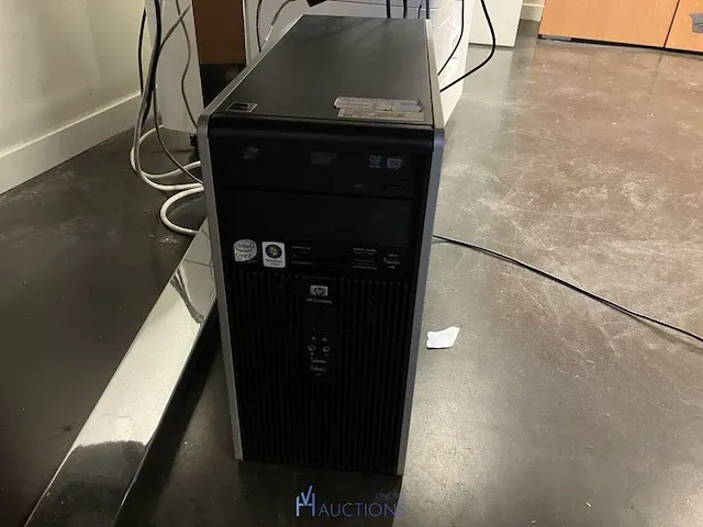 Computer hp compleet met scherm samsung, toetsenbord dell en muis - afbeelding 1 van  5