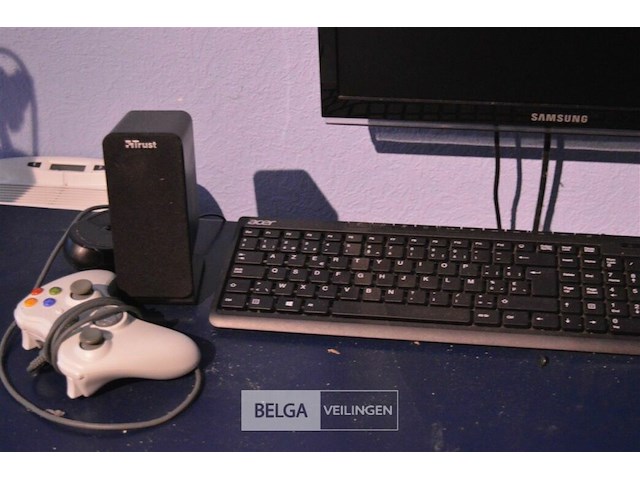 Computer met toebehoren - afbeelding 2 van  4