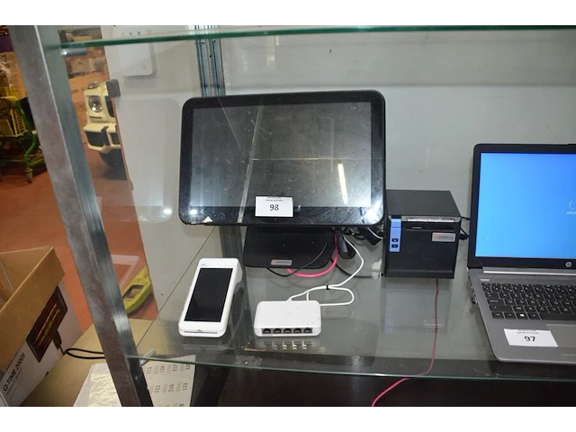 Computerkassa met touchscreen booq, labelprinter hendrickx, betaalterminal pax (12) - afbeelding 1 van  6